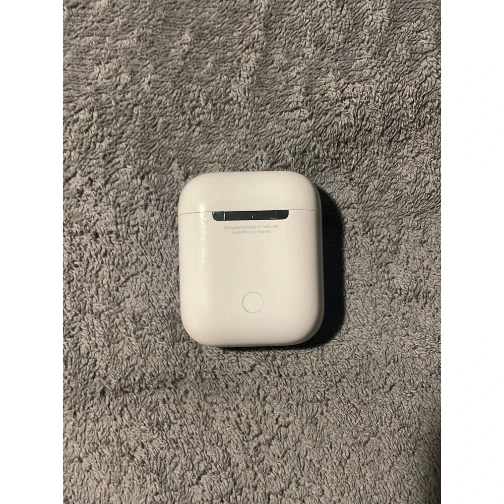 Apple AirPods Charging Case